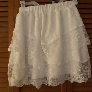 Frilly lace white mini skirt 🎀💋💌
